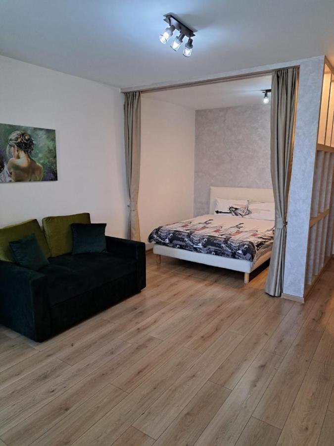 Glamour Studio Oradea Bagian luar foto